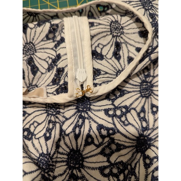 MICHAEL KORS White Navy Embroidered Eyelet Peplum Shirt Top - Womens Size 6 - Picture 12 of 16